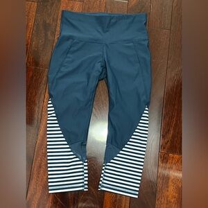 Xersion women’s Navy Striped capris, size S